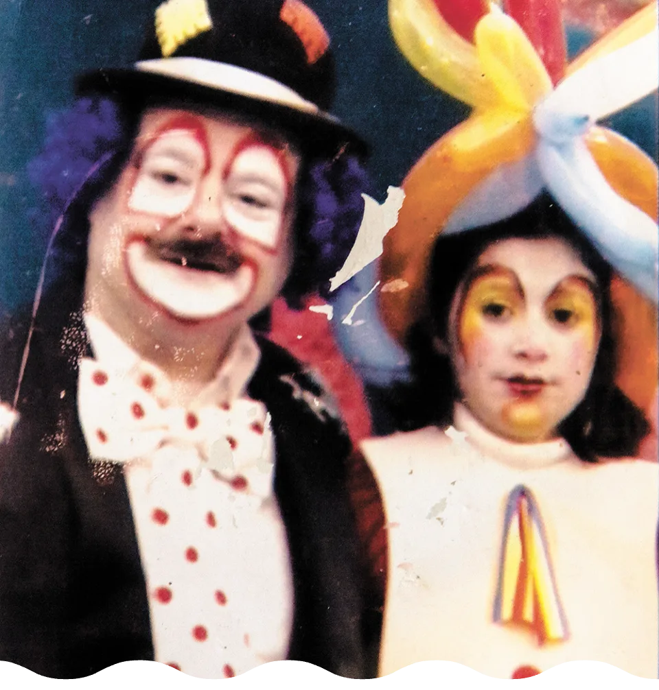 Père de Marie-Pierre, Pafou, et Marie-Pierre à 8 ans. Les deux en clown.